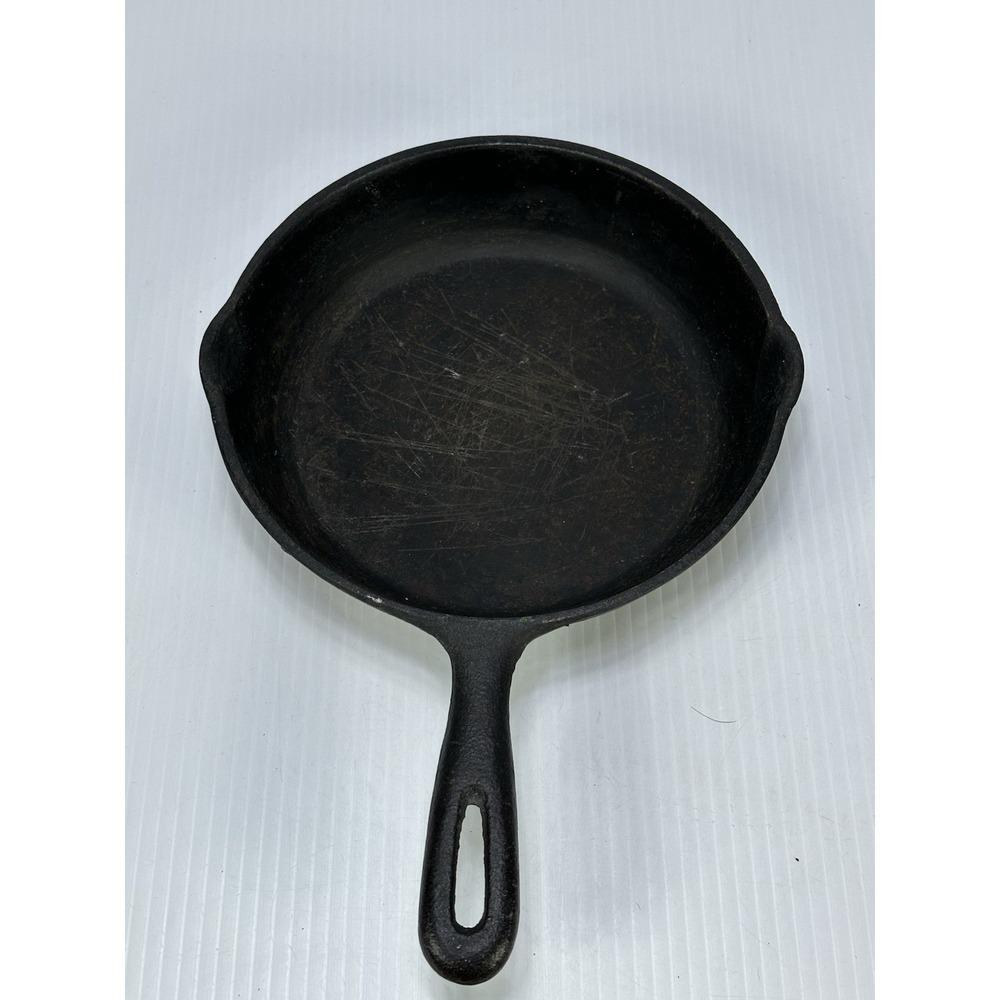 Vintage Unmarked Taiwan Double Spout Cast Iron Skillet‎ Frying Pan 8"